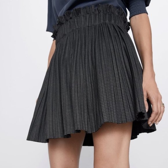 Zara Dresses & Skirts - Zara Pleated Skirt